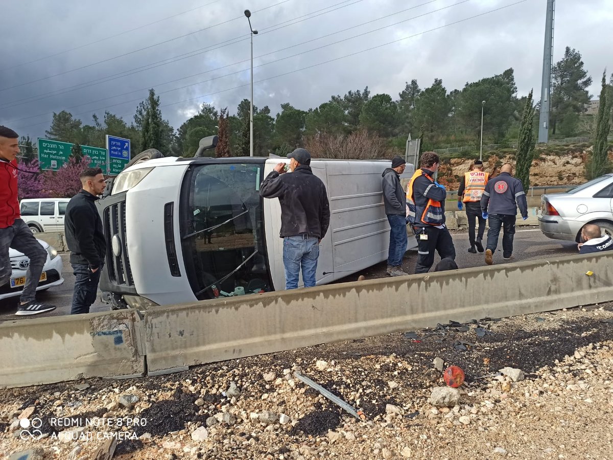 כביש 9: רכב התהפך בכניסה לרמת שלמה