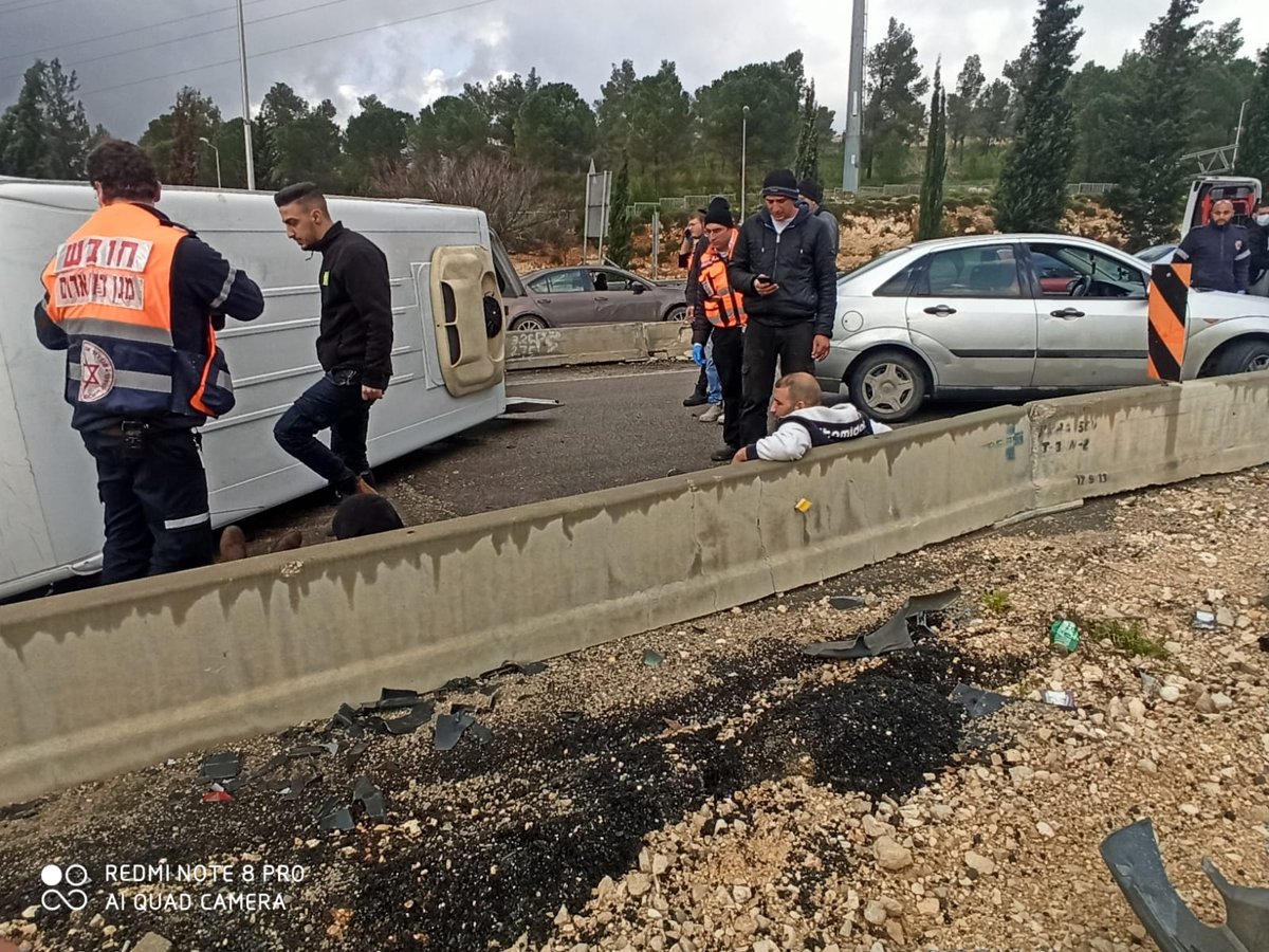 כביש 9: רכב התהפך בכניסה לרמת שלמה