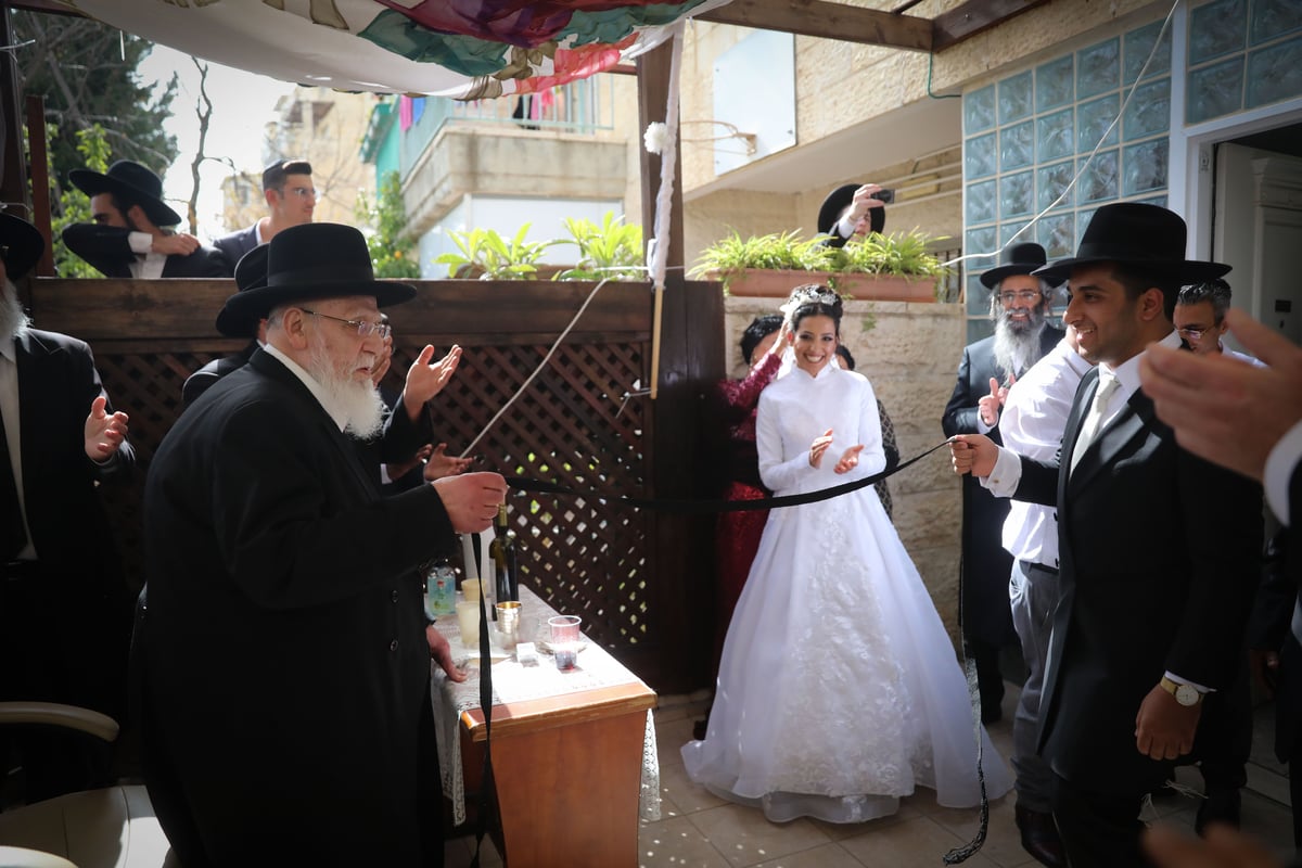 תיעוד בלעדי: חתונה בביתו של נשיא המועצת הגר"ש כהן