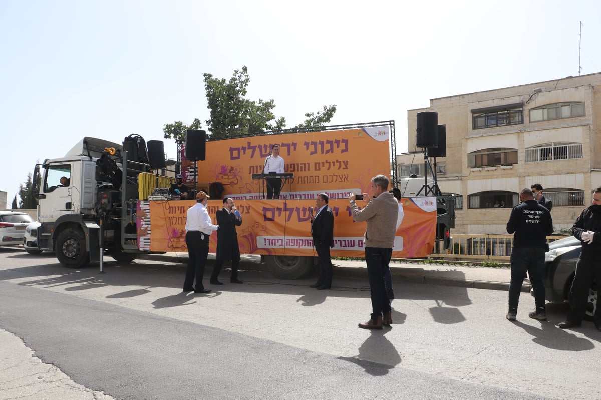 המשאית של ליאון שימחה בהר נוף • תיעוד