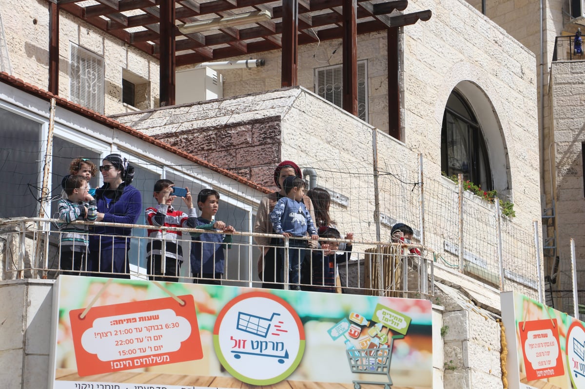 המשאית של ליאון שימחה בהר נוף • תיעוד