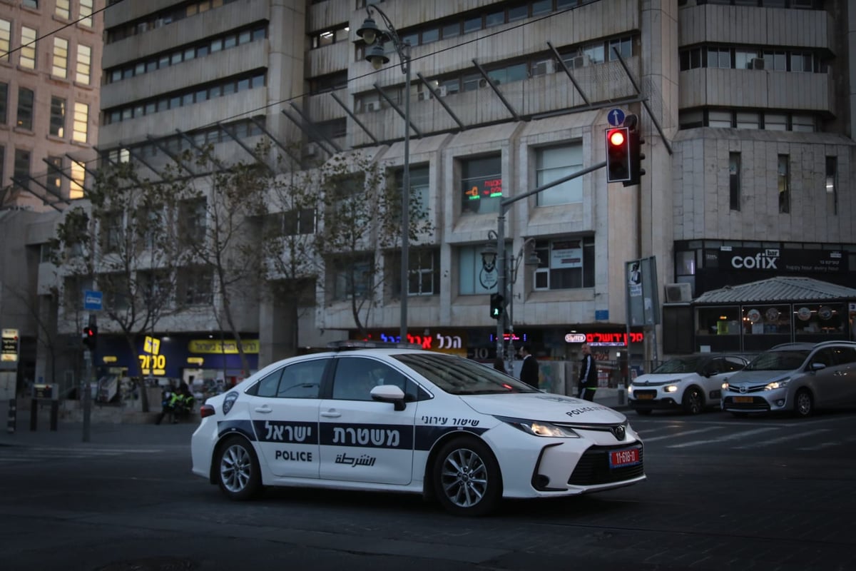 צפו: המשטרה סוגרת את שכונת גאולה בירושלים