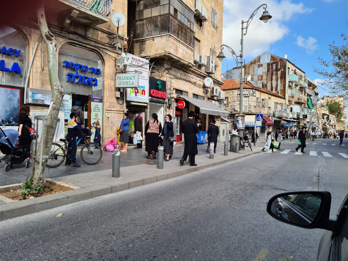 תיעוד: המשטרה סגרה את שכונת גאולה הסואנת