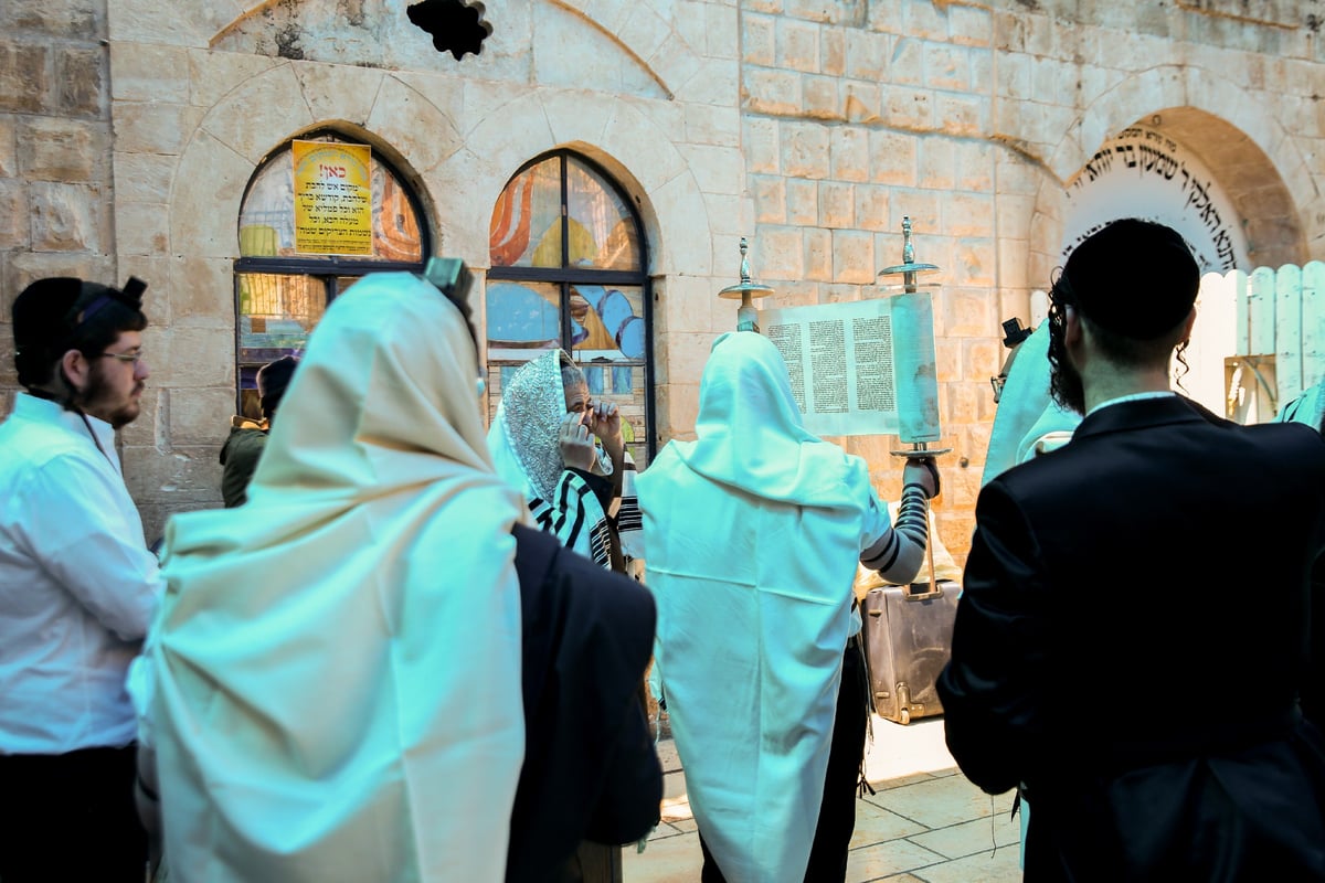 כך התפללו שחרית בציונו של רשב"י במירון ובצפת • תיעוד