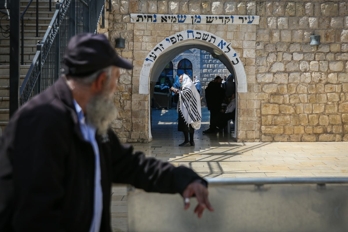 כך התפללו שחרית בציונו של רשב"י במירון ובצפת • תיעוד