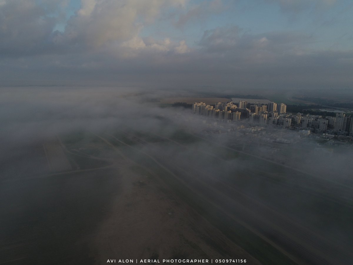 תיעוד רחפן: כך נראה הזריחה בערפל כבד