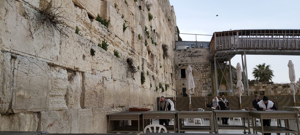 תיעוד עצוב: ראש חודש ריק בכותל המערבי