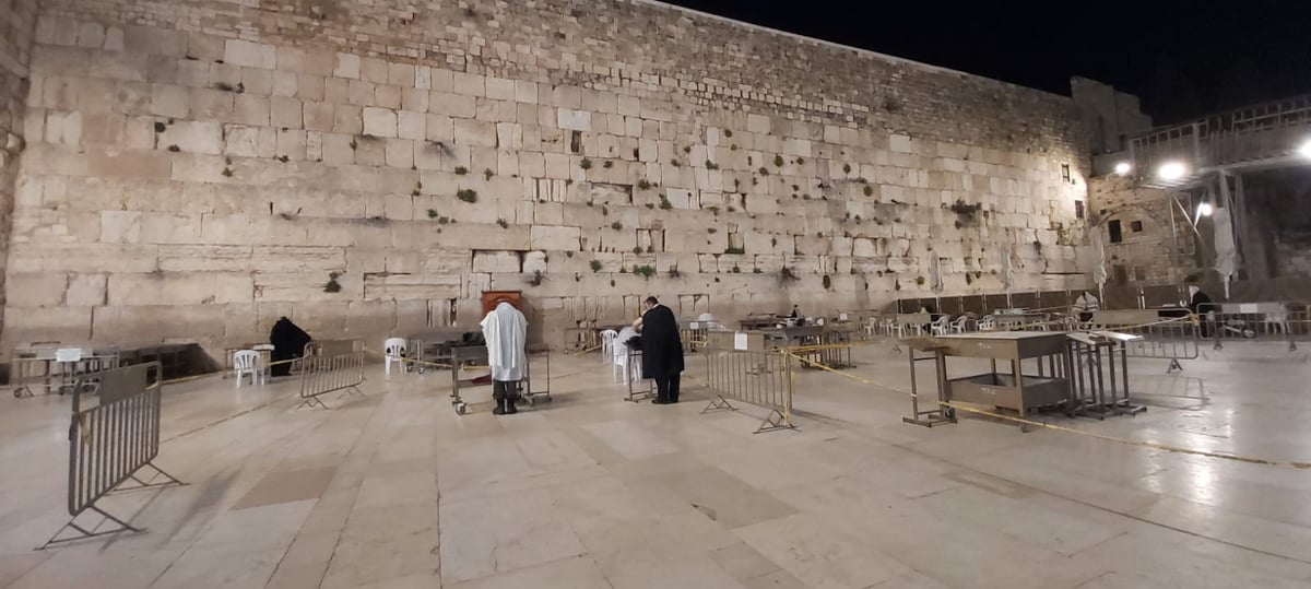 תיעוד עצוב: ראש חודש ריק בכותל המערבי