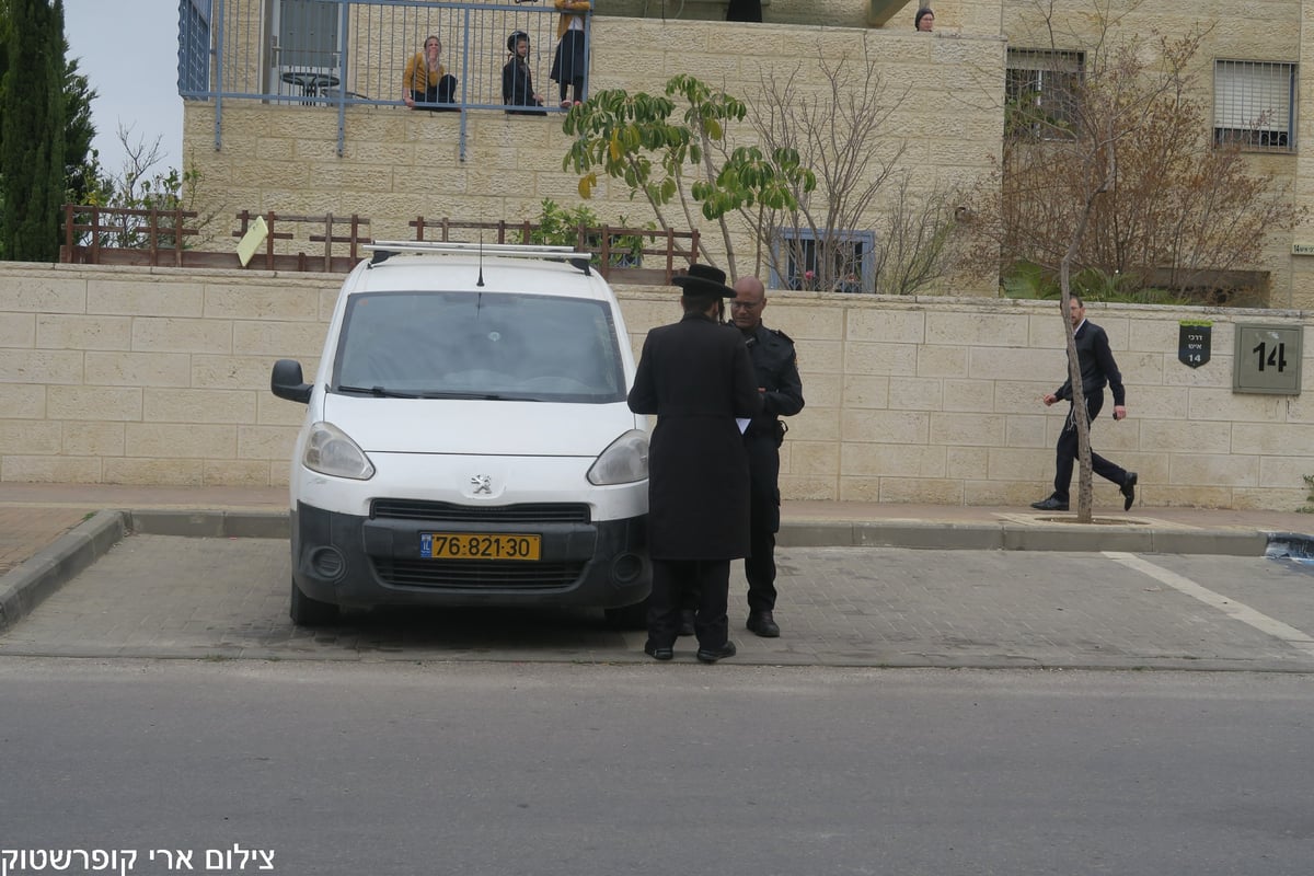 שוטרים פשטו על ה'שטיבלך' וקנסו מתפללים