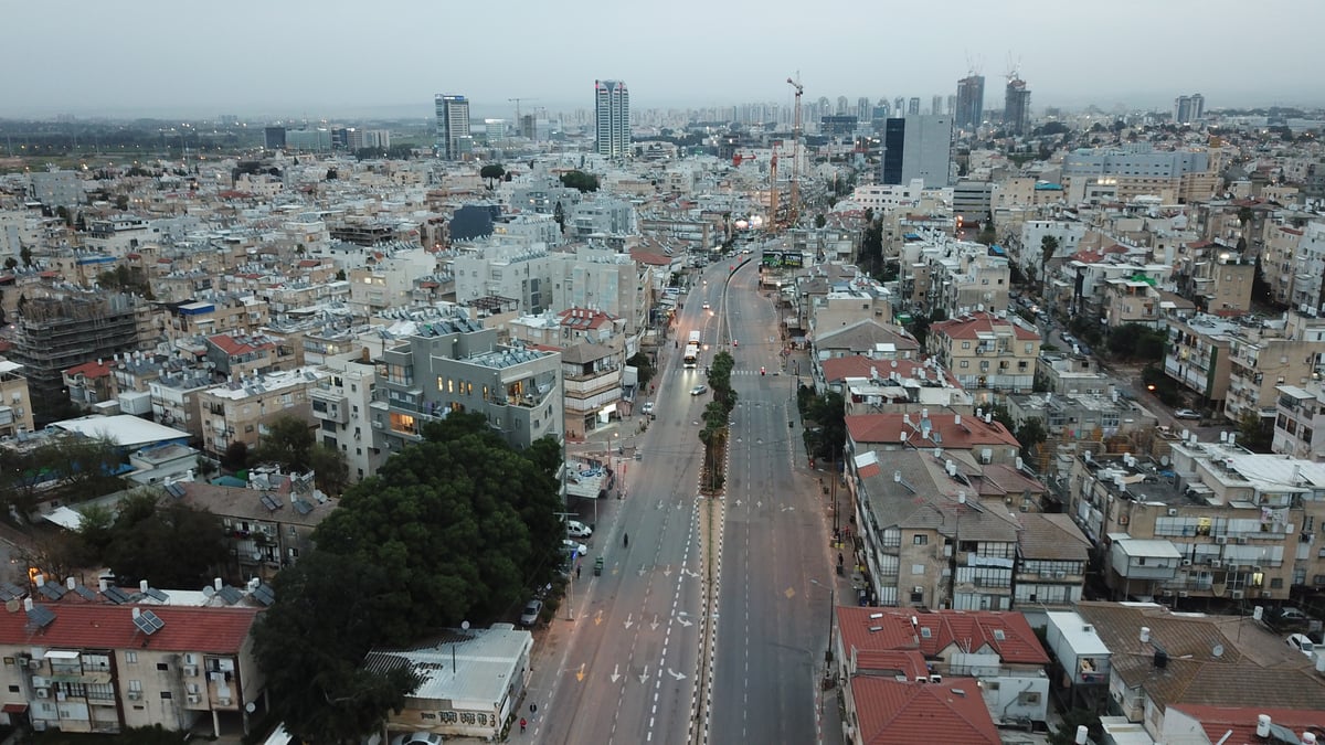 סגר על בני ברק? צפו ברחובות השוממים - מהרחפן