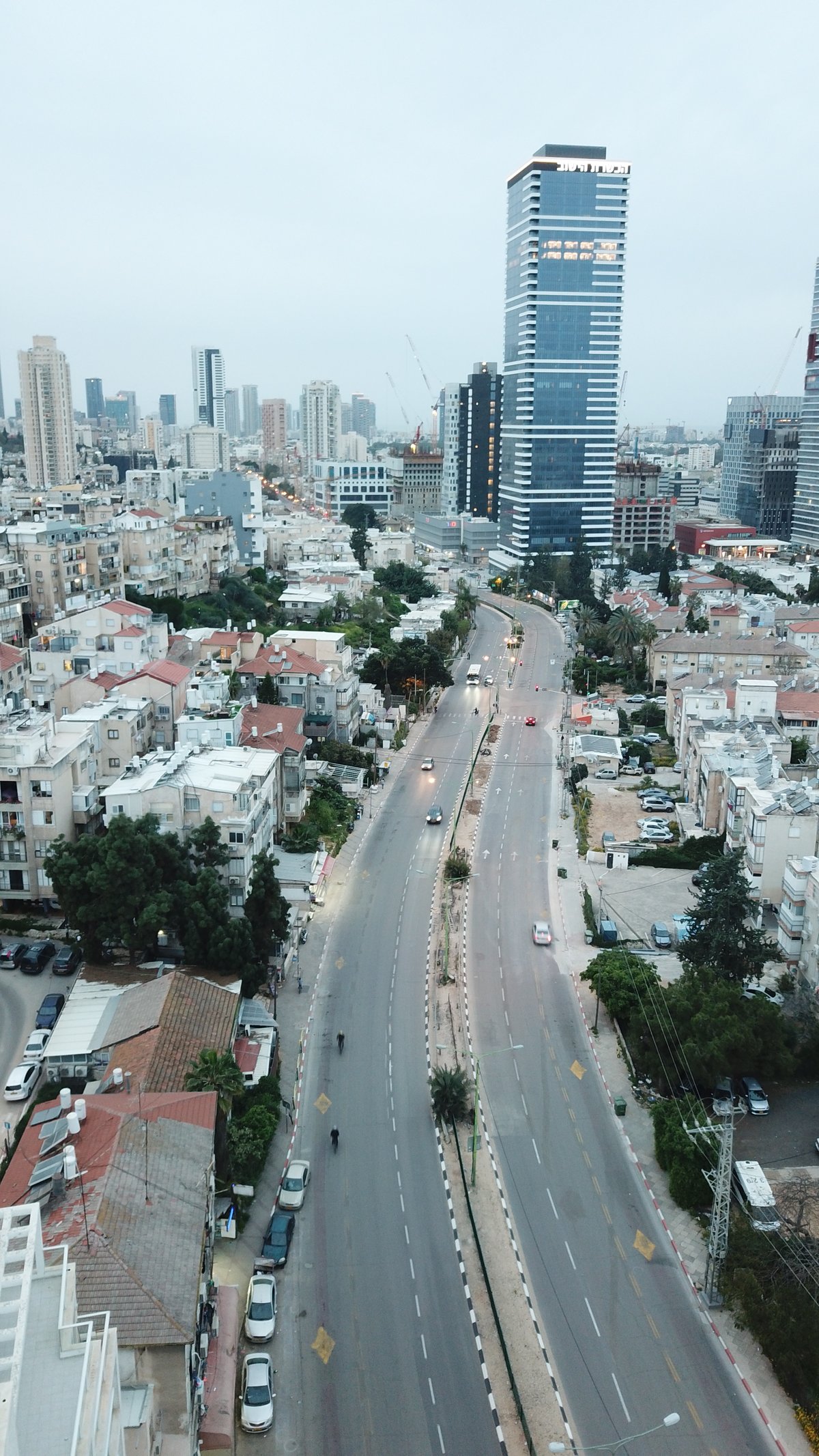 סגר על בני ברק? צפו ברחובות השוממים - מהרחפן