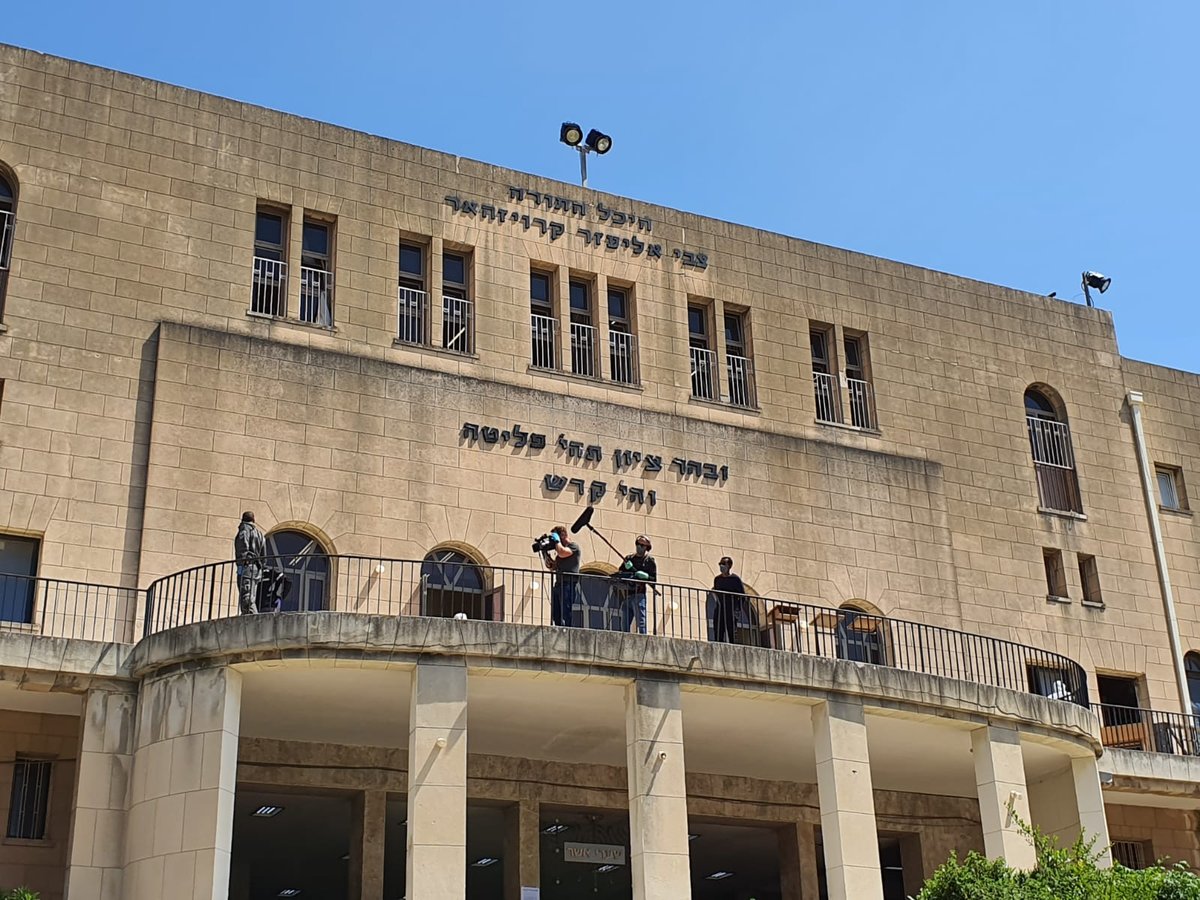 הפרת ההנחיות; כוחות משטרה פשטו על פוניבז'