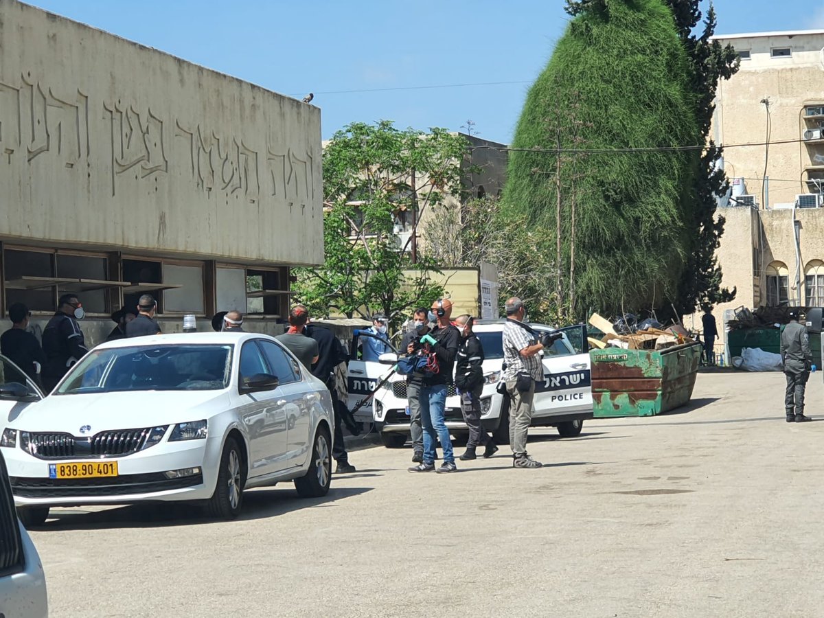 הפרת ההנחיות; כוחות משטרה פשטו על פוניבז'