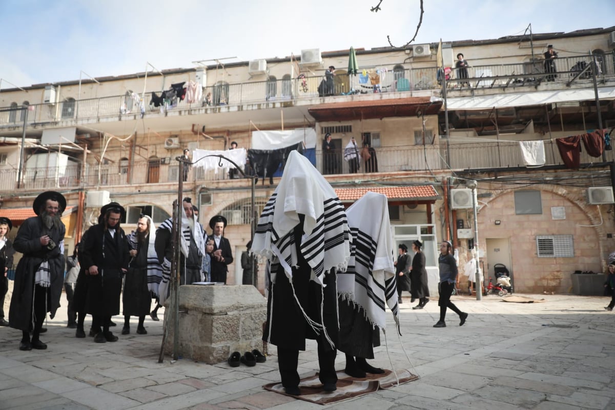 מיוחד: תפילת המרפסות במאה שערים • צפו