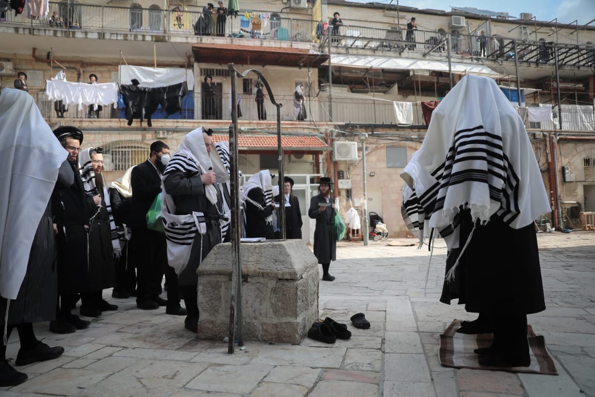 מיוחד: תפילת המרפסות במאה שערים • צפו