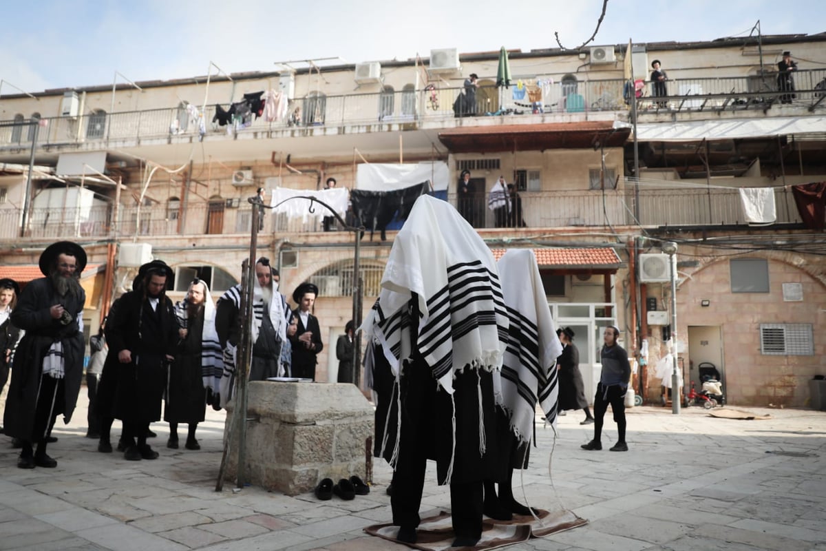 מיוחד: תפילת המרפסות במאה שערים • צפו