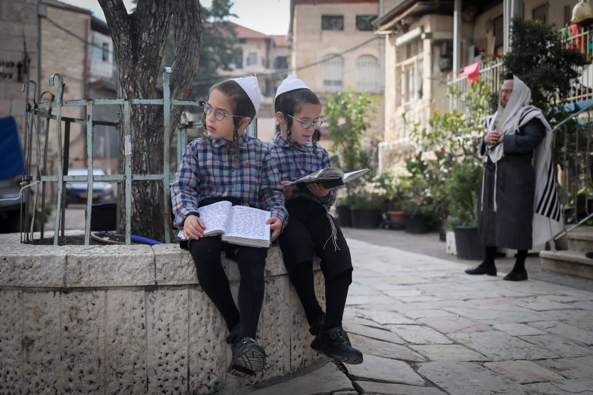 מיוחד: תפילת המרפסות במאה שערים • צפו