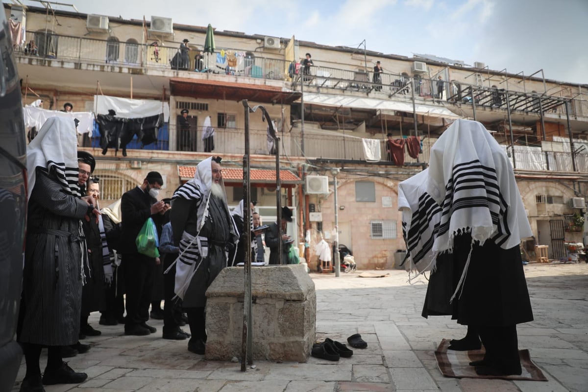 מיוחד: תפילת המרפסות במאה שערים • צפו