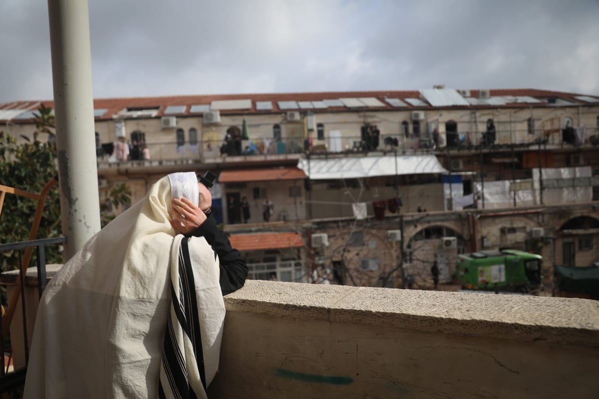 מיוחד: תפילת המרפסות במאה שערים • צפו