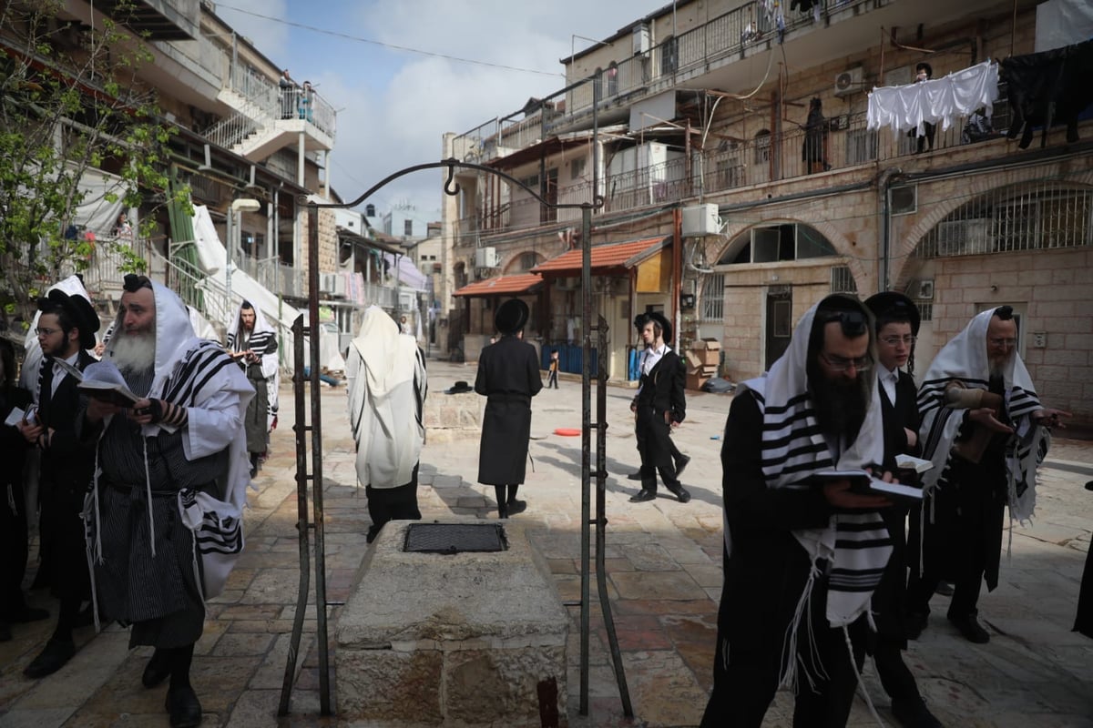 מיוחד: תפילת המרפסות במאה שערים • צפו