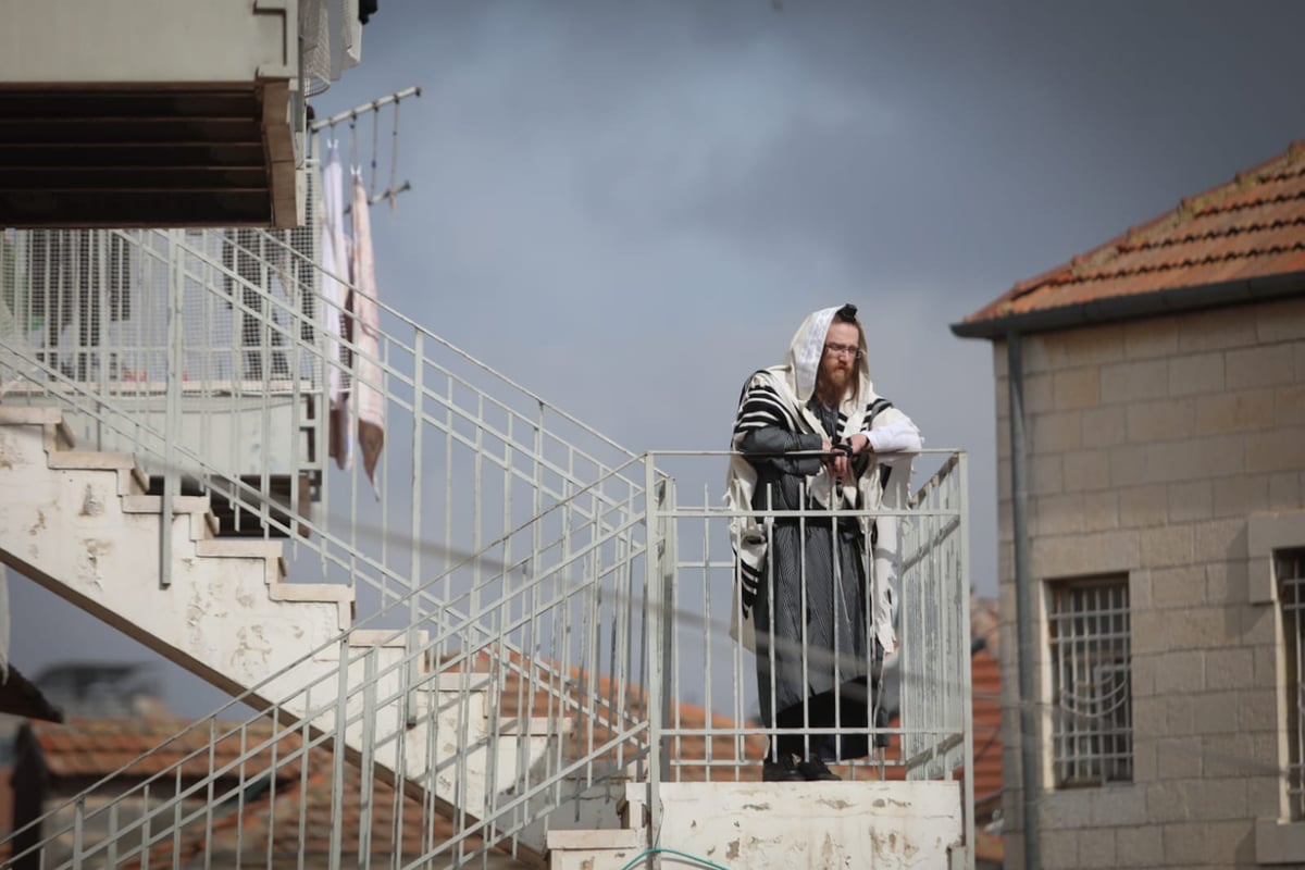 מיוחד: תפילת המרפסות במאה שערים • צפו