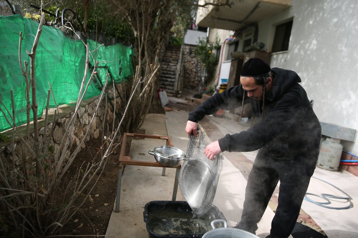 בצל ה'קורונה': כך הגעילו כלים בעיר צפת