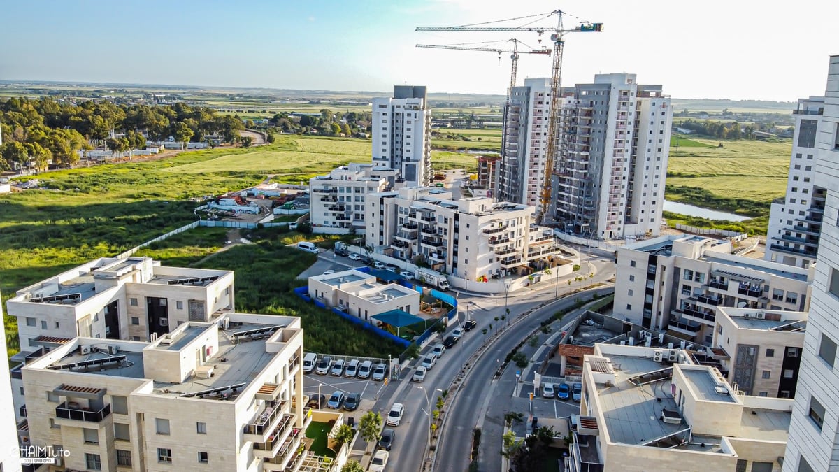 מהאוויר והיבשה: קריית מלאכי תחת הסגר • גלריה