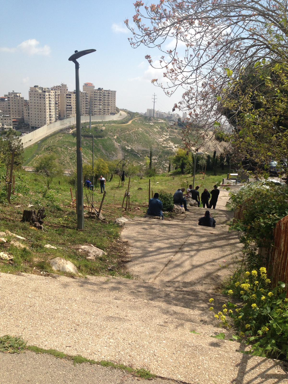 תיעוד מקומם: תושבי עיסאוויה התגודדו; המשטרה התעלמה