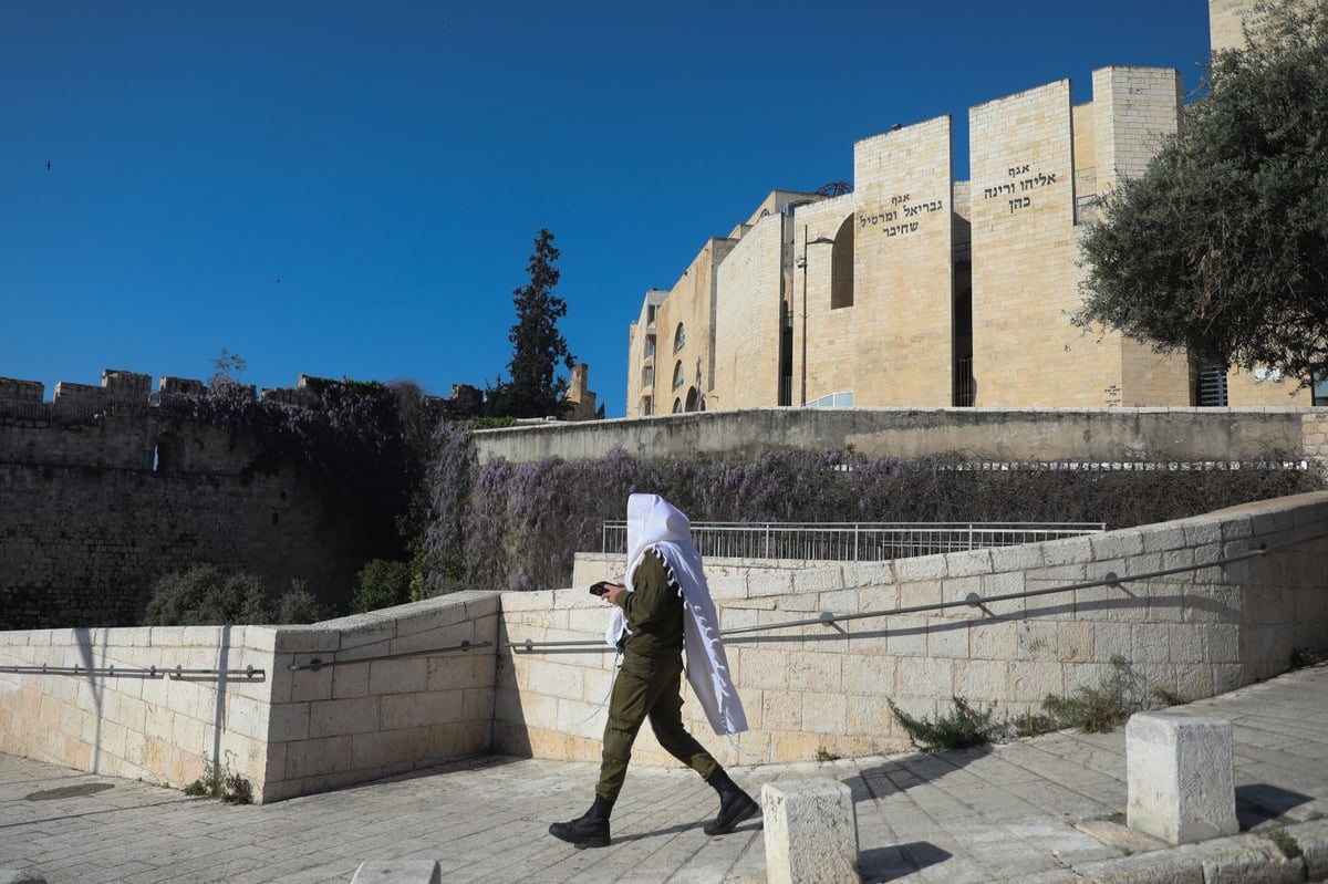 מעמד ברכת כהנים בכותל המערבי - במניין בלבד • צפו