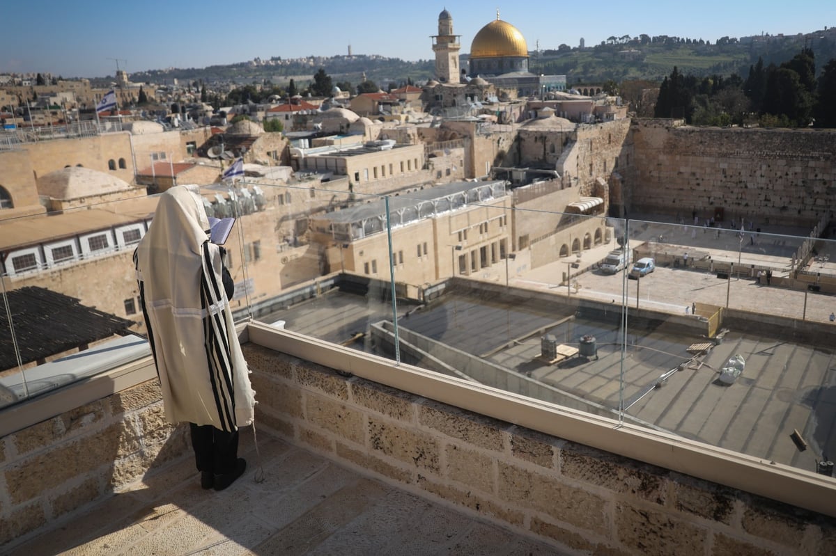 מעמד ברכת כהנים בכותל המערבי - במניין בלבד • צפו