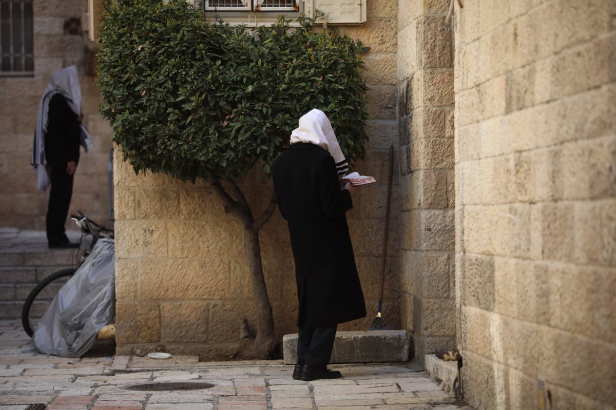 מעמד ברכת כהנים בכותל המערבי - במניין בלבד • צפו