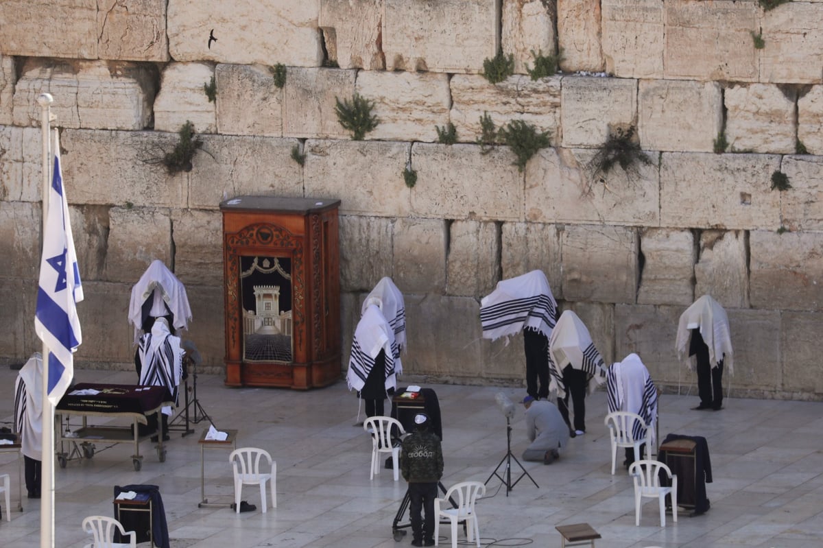 מעמד ברכת כהנים בכותל המערבי - במניין בלבד • צפו