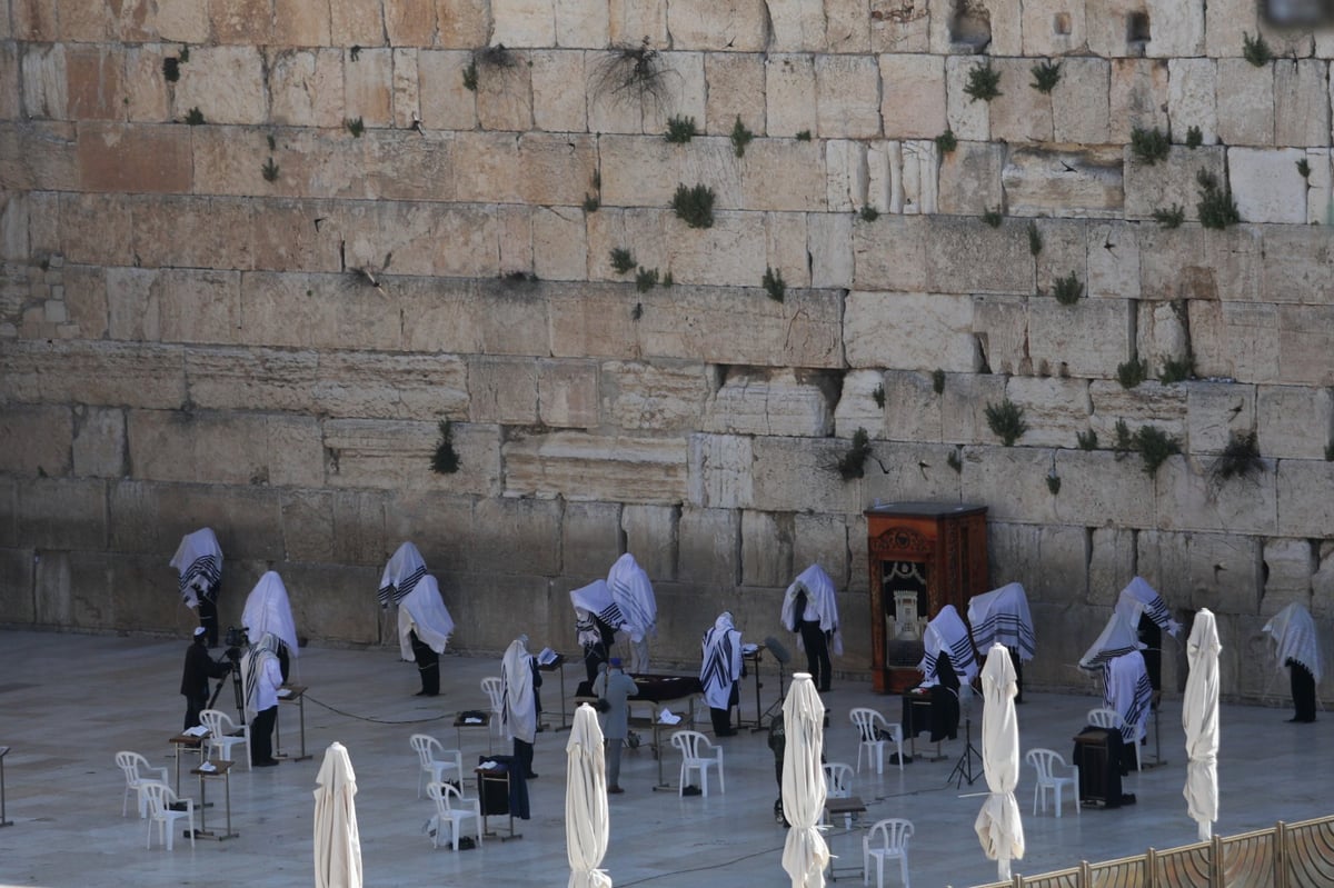 מעמד ברכת כהנים בכותל המערבי - במניין בלבד • צפו