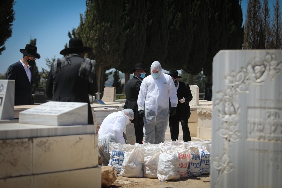 80 שנות תורה: כך זקן הראשונים לציון הובא למנוחות • צפו