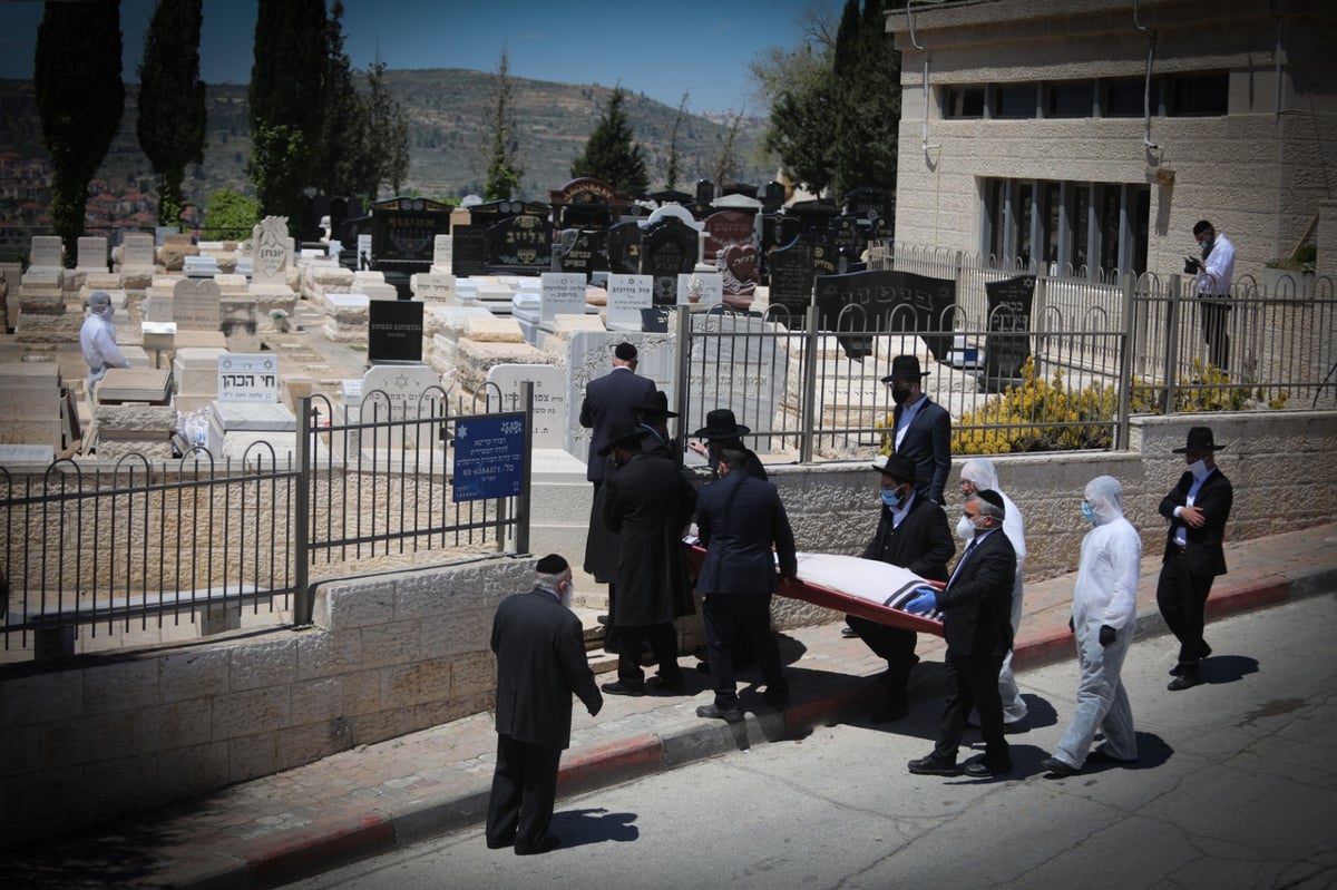 80 שנות תורה: כך זקן הראשונים לציון הובא למנוחות • צפו