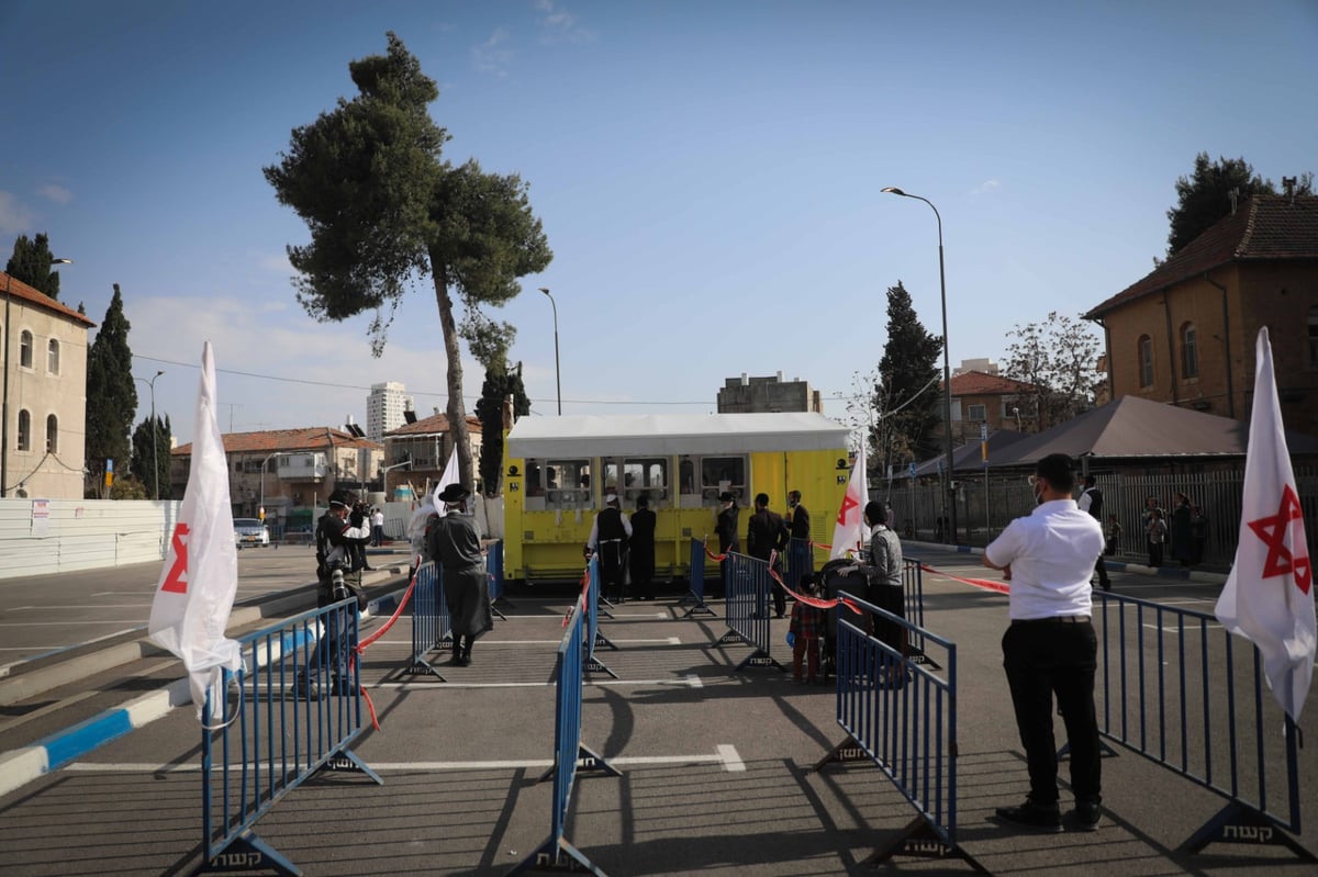 צפו: כך תושבי מאה שערים נבדקים מקורונה