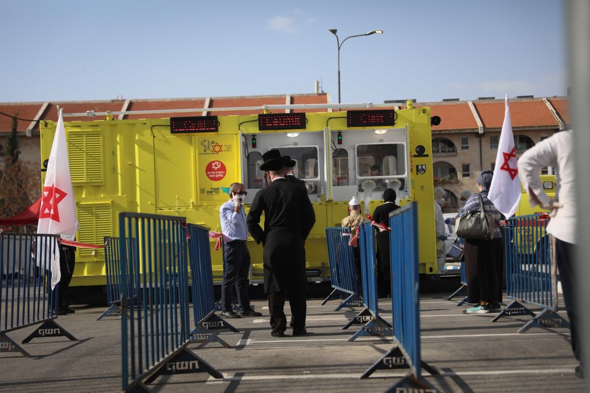 צפו: כך תושבי מאה שערים נבדקים מקורונה