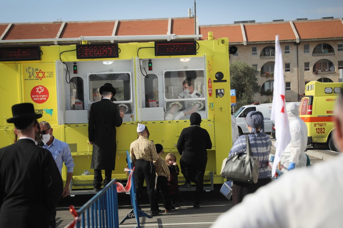 צפו: כך תושבי מאה שערים נבדקים מקורונה