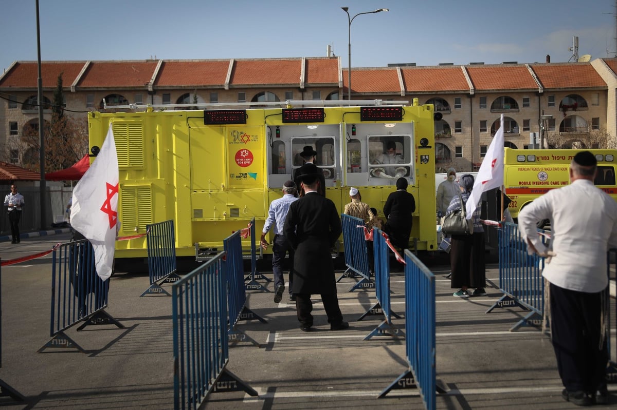 צפו: כך תושבי מאה שערים נבדקים מקורונה