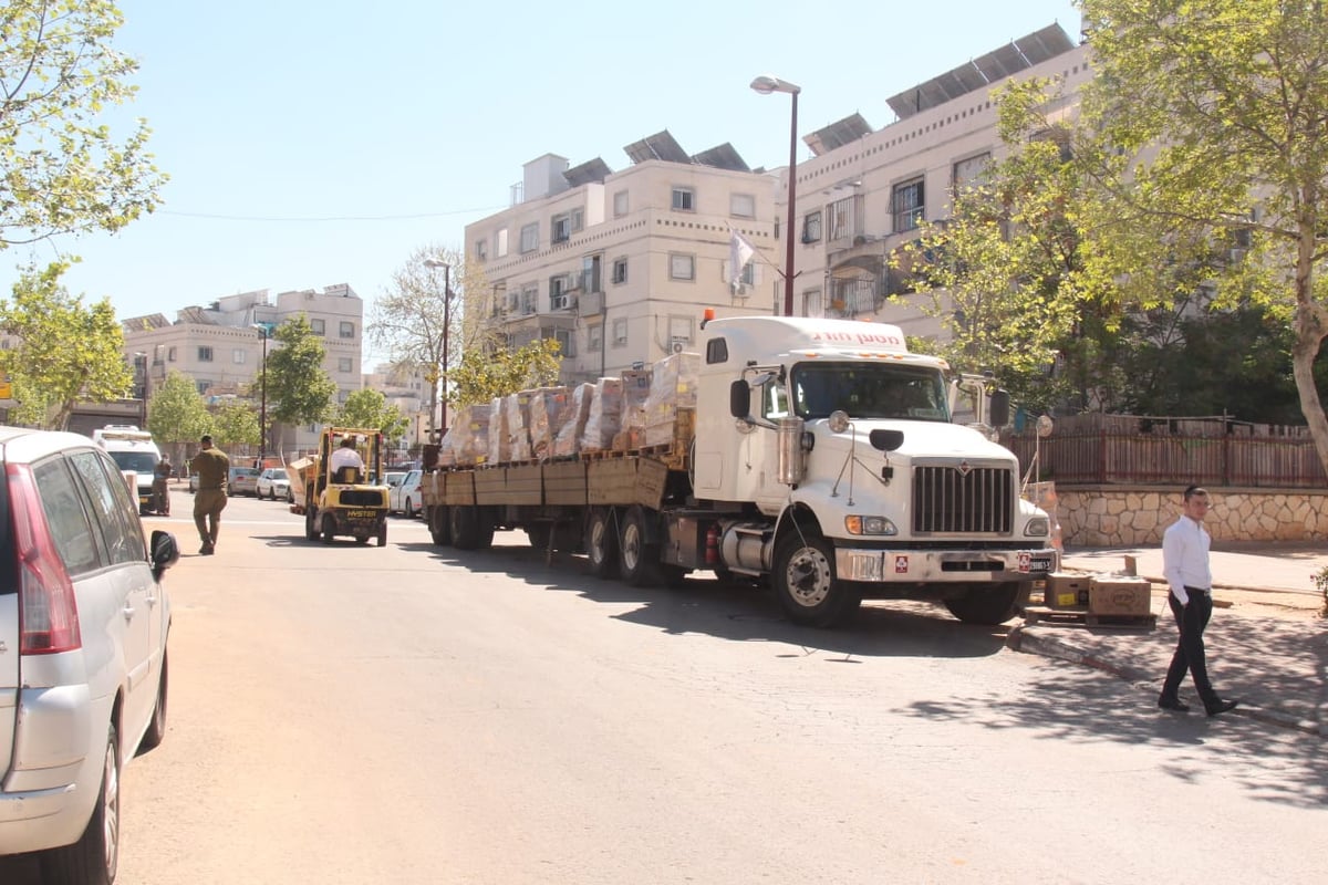 מודיעין עילית: משפחות התחננו לקבל אוכל, אך הוא נותר במתנ"ס