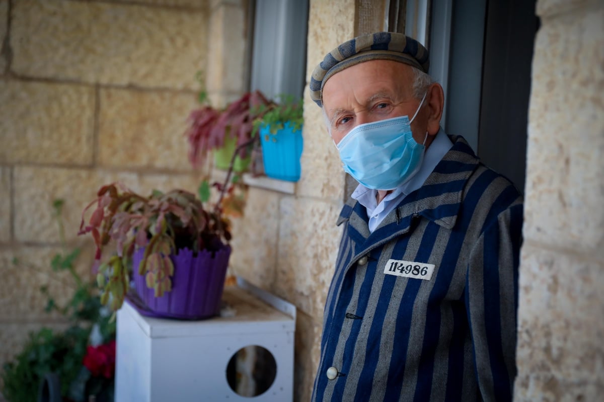 ניצול השואה המפורסם - עם הבגדים ששרדו • תיעוד