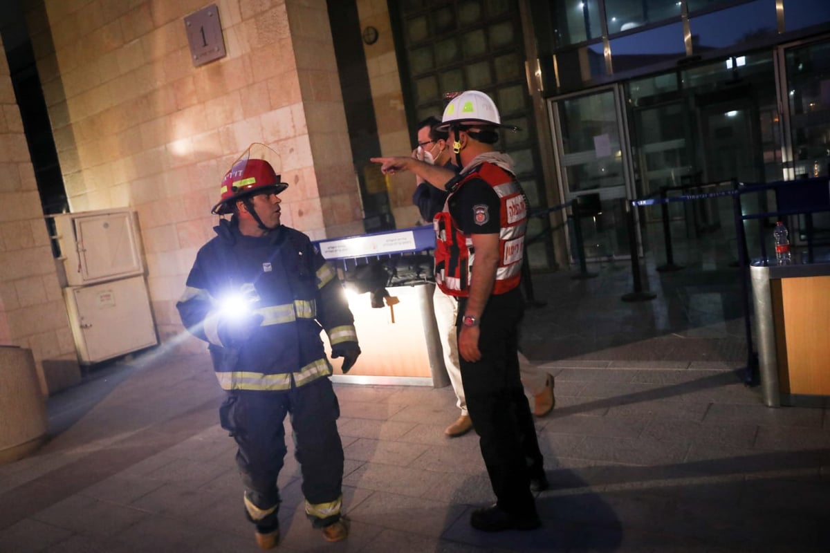 הצתה? שריפה פרצה בעיריית ירושלים • צפו