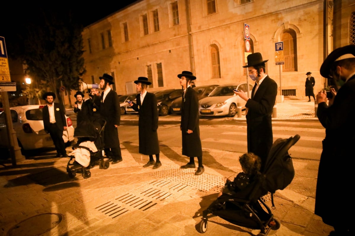 הקיצונים הגיעו למגרש הרוסים לברך את אבי הבן