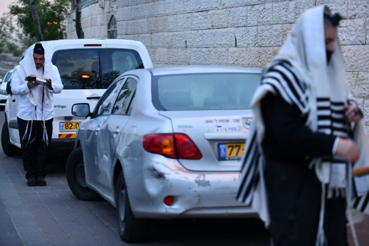 תפילת הנץ של הגאון רבי מרדכי טולדנו • צפו בתיעוד