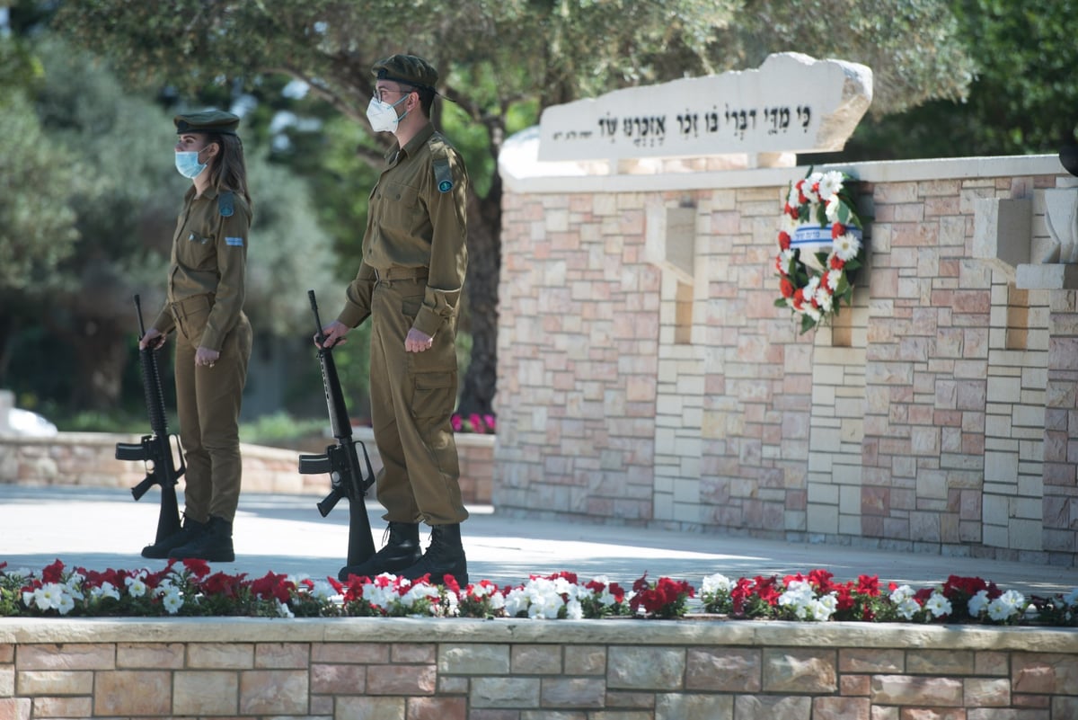 תיעוד: בתי העלמין הצבאיים ללא המשפחות