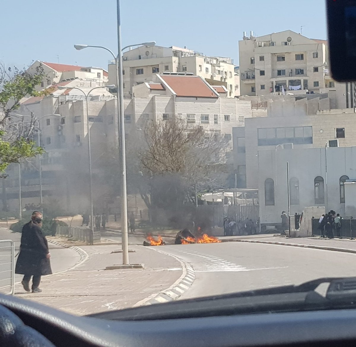 בית שמש: ילדים נגד שוטרים; אש בכבישים