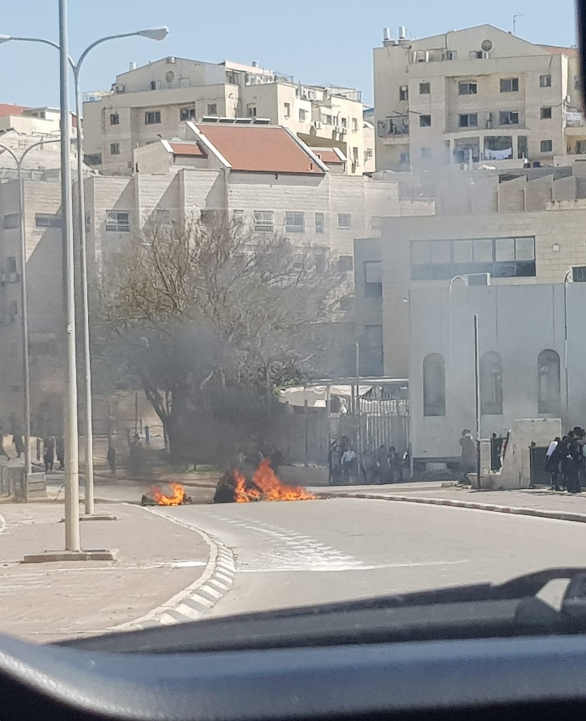 בית שמש: ילדים נגד שוטרים; אש בכבישים