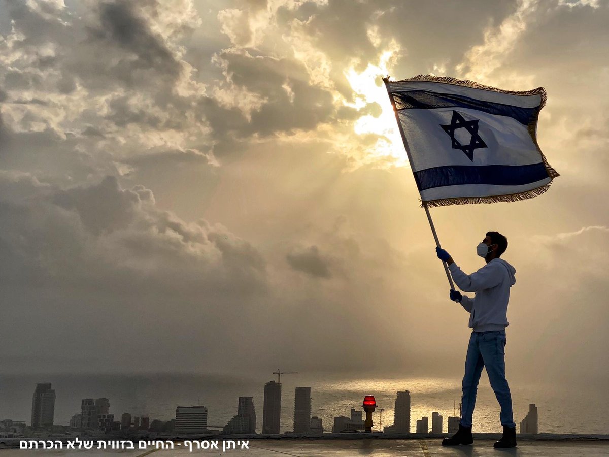 האמן והיוצר: איתן אסרף - החיים בזווית שלא הכרתם