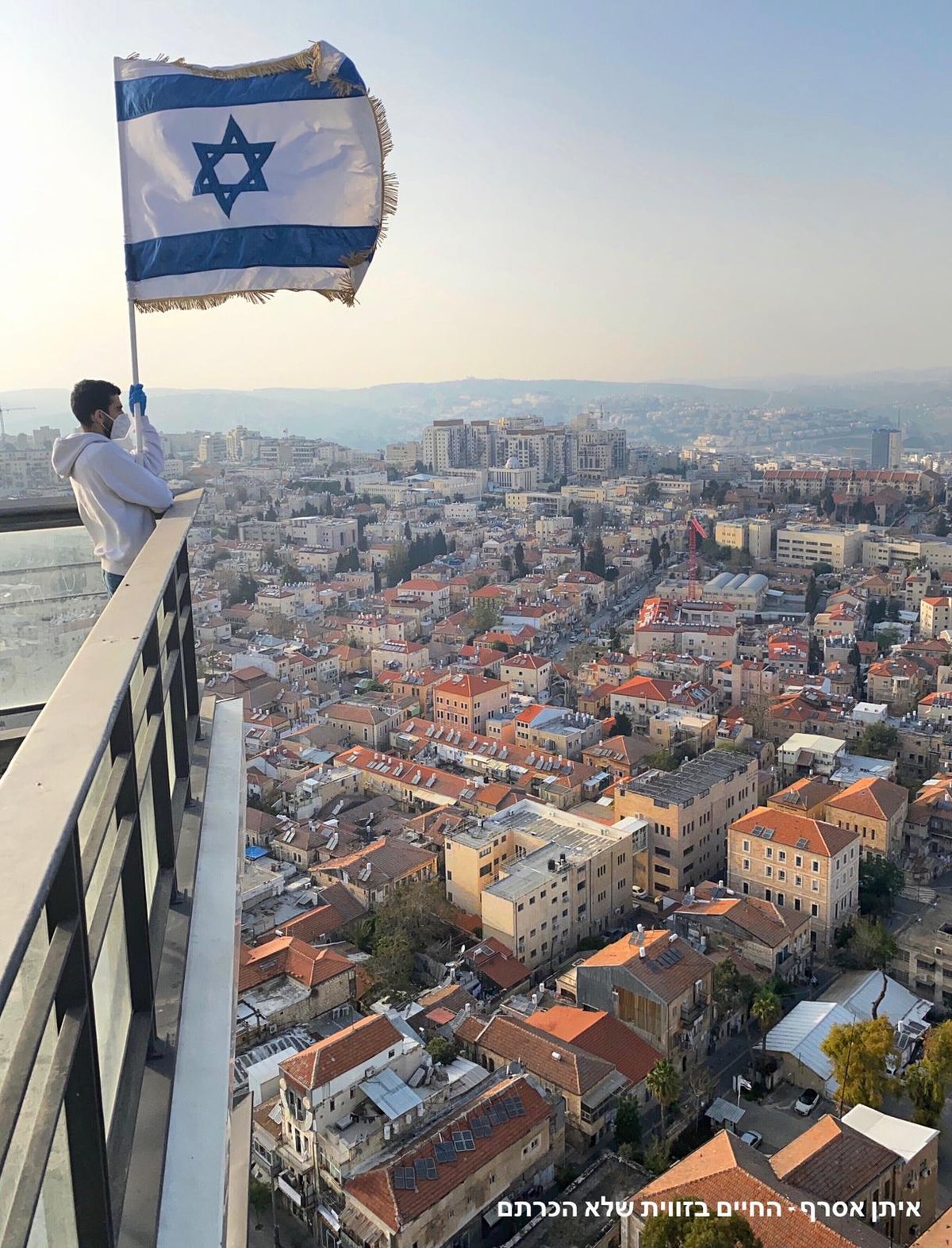 האמן והיוצר: איתן אסרף - החיים בזווית שלא הכרתם