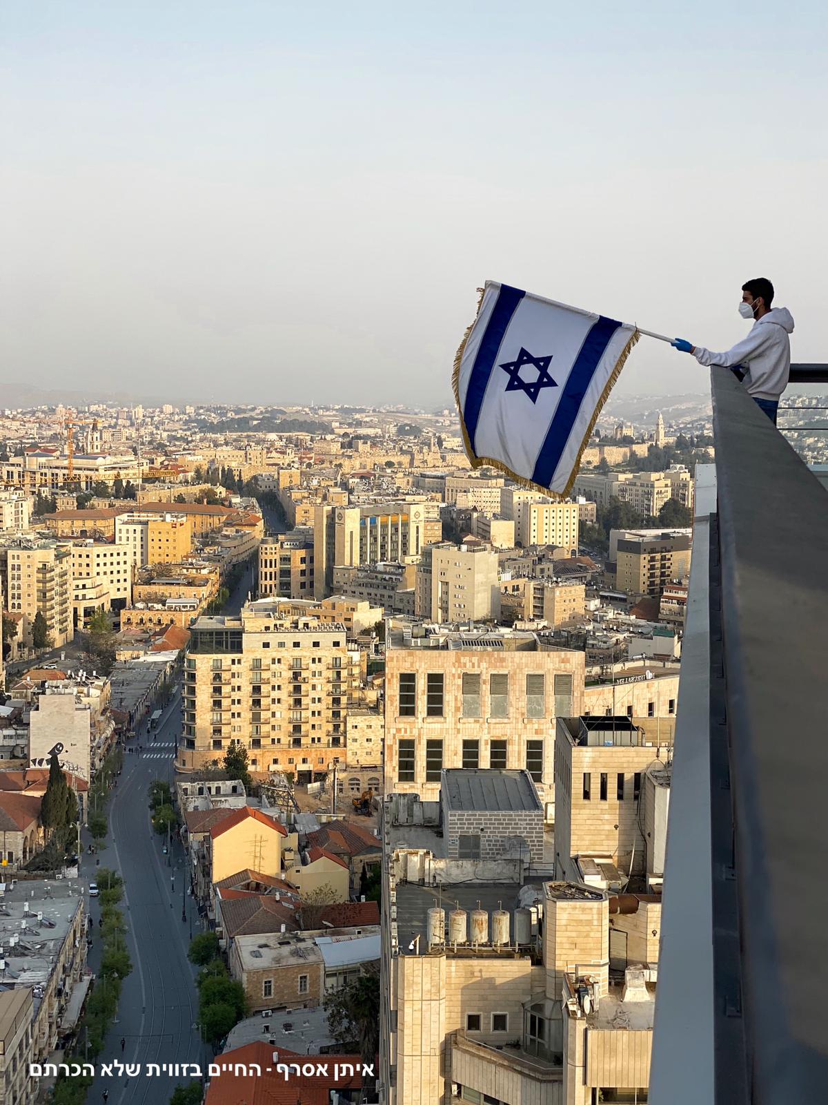 האמן והיוצר: איתן אסרף - החיים בזווית שלא הכרתם